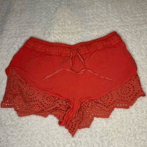 Woman’s Stretch Layrred Beach Shorts Size M